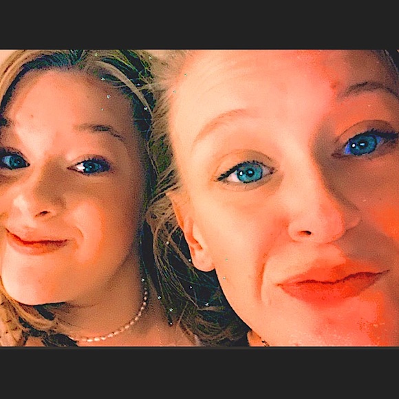 Meet your Posher, Deidre - Picture 1 of 1